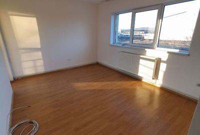 Apartament cu 3 camere decomandat în Lazaret - 4