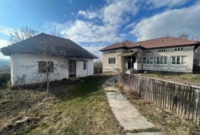 Casă cu 4 camere în Central - 2