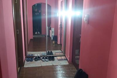 Garsonieră decomandată, mobilată în Tractorul - 10