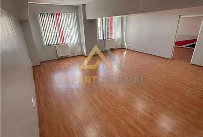 Spațiu comercial, de 78 mp, în Central - 3