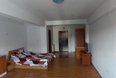 Garsonieră decomandată în Traian - 12