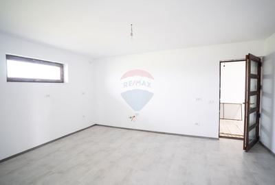 Casă cu 4 camere cu Teren 1000 Mp în Bradu - 6