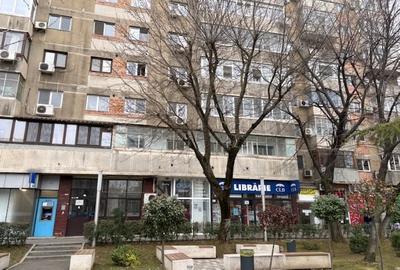 Apartament cu 3 camere semidecomandat în Tineretului - 2