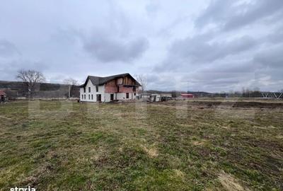 Casă cu Teren 3730 Mp în Stremț - 13