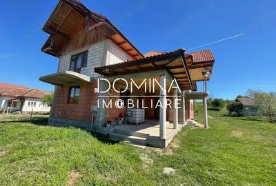 Casă cu 4 camere cu Teren 4692 Mp în Rasova - 10