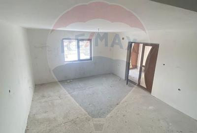 Casă cu 4 camere cu Teren 400 Mp în Ștorobăneasa - 7