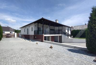 Casa/Pensiune,310mp,zona Jelnei,2800 mp teren,Lac de pesti,i - 1