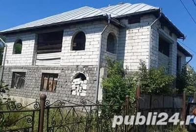 Casă cu 8 camere cu Teren 706 Mp în Ieud - 2