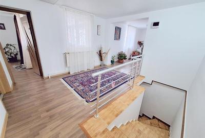 Casă individuală cu 8 camere cu Teren 421 Mp în 9 Mai - 13