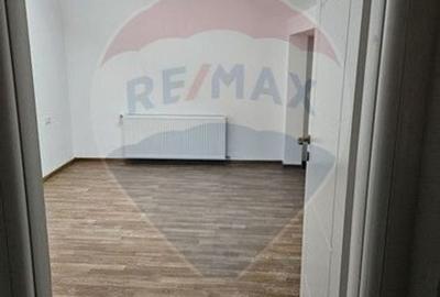 Casă cu 4 camere cu Teren 198 Mp în Tei - 11