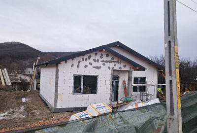 Casă cu 3 camere cu Teren 450 Mp în Chicerea - 2