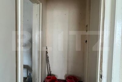 Apartament cu 3 camere, renovabil, zona Micro 3 - 4