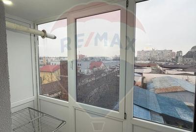 Apartament cu 3 camere decomandat, mobilat în Craiovița Nouă