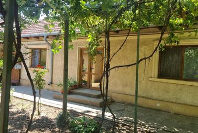 Casă cu 5 camere cu Teren 680 Mp în Km 5 - 9