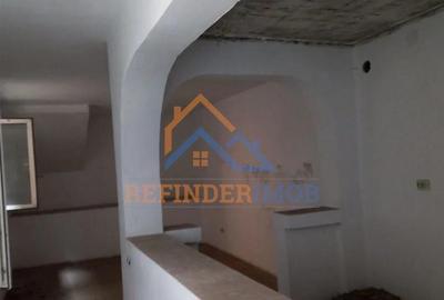 Casă cu 6 camere cu Teren 300 Mp în 13 Septembrie - 2