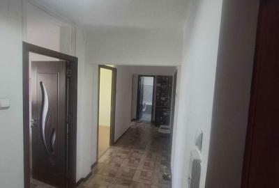 Apartament cu 3 camere decomandat în Calea București - 4