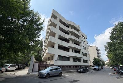 Apartament cu 3 camere semidecomandat, mobilat în 13 Septembrie - 14