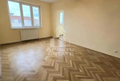 Apartament cu 4 camere, 2 bai, centrala proprie, zona Circumvalatiunii
