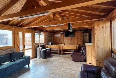 Casa de vanzare + 2 spa?ii comerciale func?ionale + foi?or acoperit - 1