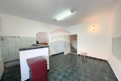 Casă cu 3 camere cu Teren 140 Mp în Central - 2