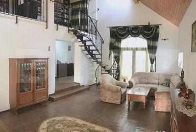 Casă cu 8 camere cu Teren 1038 Mp în Central - 12