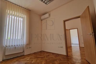 Spațiu comercial, de 50 mp, în P-ța Unirii - 1