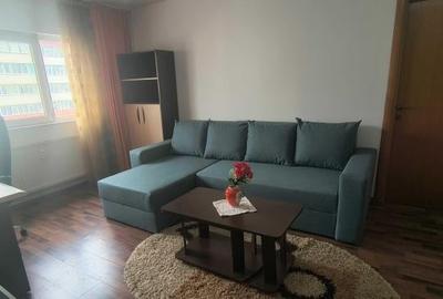 Apartament cu 2 camere semidecomandat, mobilat în 1 Mai