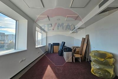 Birou, de 240 mp, în Zona industrială - 9