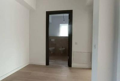 Casă cu 4 camere cu Teren 300 Mp în Central