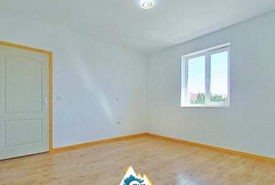 Casă cu 6 camere cu Teren 290 Mp în Sânleani - 1