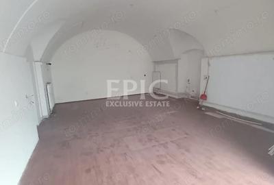 Spațiu comercial, de 60 mp, în Central - 4