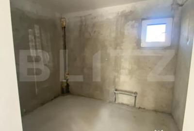 Casă cu 7 camere cu Teren 1500 Mp în Central