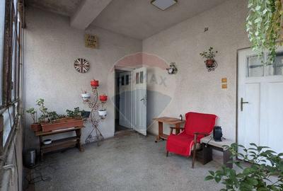 Casă cu 11 camere cu Teren 330 Mp în Iancului