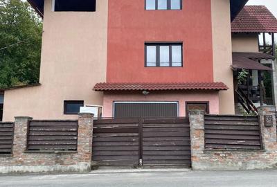 Casă cu 4 camere în Central - 1