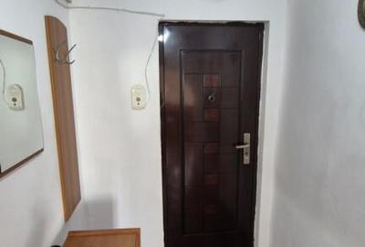 Apartament 3 camere, et. 2, in Rovinari, str. Plopilor - 10