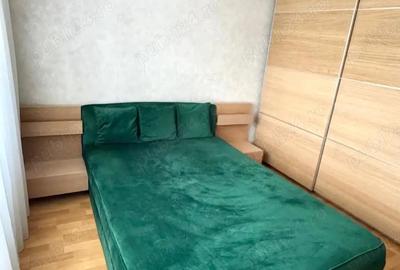 Apartament cu 3 camere semidecomandat în Vitan