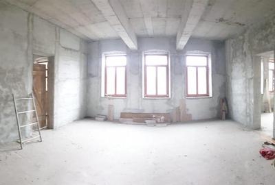 Casă individuală cu 10 camere cu Teren 466 Mp în Apollo - 10