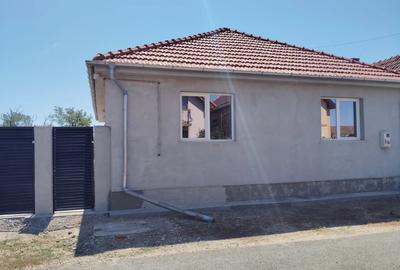 Vand sau schimb Casa 3 camere - 1