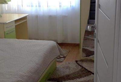 Apartament cu 3 camere decomandat, mobilat în Tractorul - 7