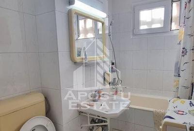 Apartament cu 3 camere semidecomandat în Circumvalațiunii