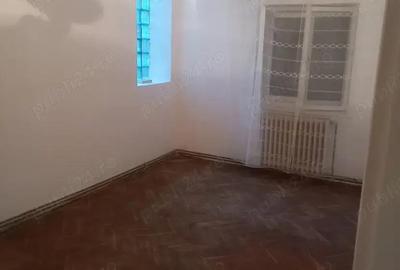 Apartamente cu 3 camere de vanzare , Strada Gheorghe Baritiu la casa in asociatie , 59.500 euro neg.