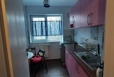Apartament cu 2 camere semidecomandat, mobilat în Dristor
