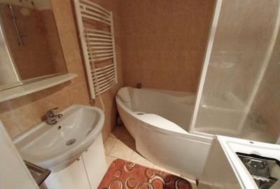 Casă cu 4 camere în Central - 2