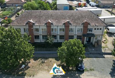 Clădire împunătoare de 540 mp pe 2 nivele în Sânnicolau Mic - 1