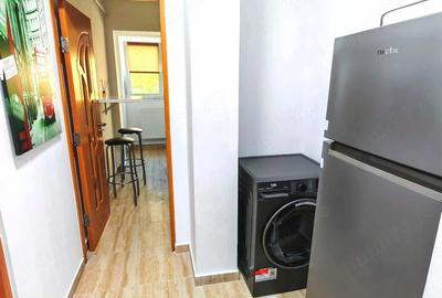 Garsonieră decomandată în Micro 20 - 4