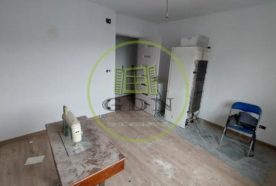 Apartament cu 3 camere decomandat în 1 Mai - 2
