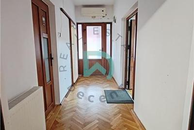 Birou, de 100 mp, în Tractorul - 2