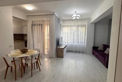 Apartament cu 3 camere decomandat, mobilat în Faleza Nord
