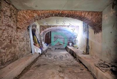 Casă cu 7 camere cu Canalizare în Centrul Istoric - 16
