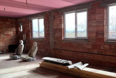 Casă cu 5 camere cu Teren 3100 Mp în Măneuți - 13